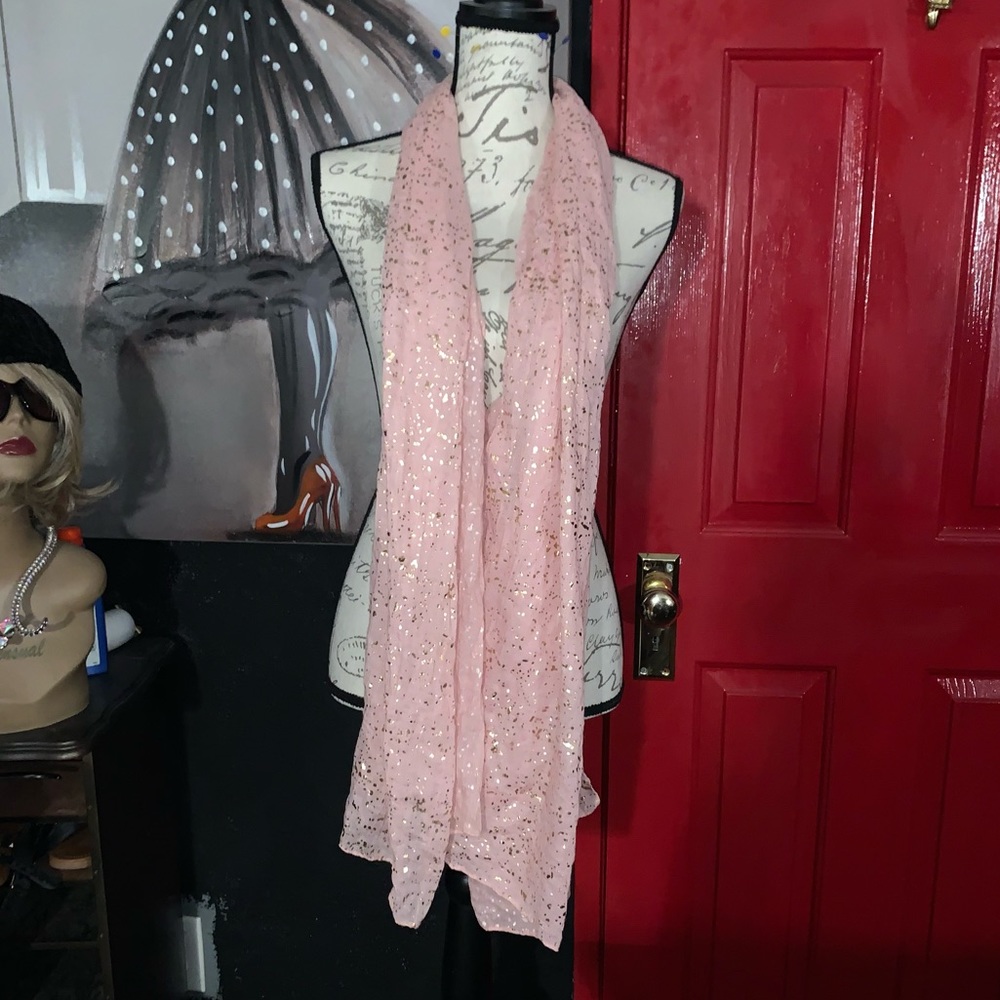 Adorable flirty & sheer scarf w/gold metallic foil accents